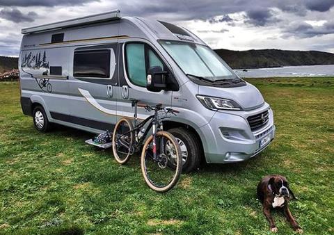 Viajar con tu furgoneta y tu bicicleta